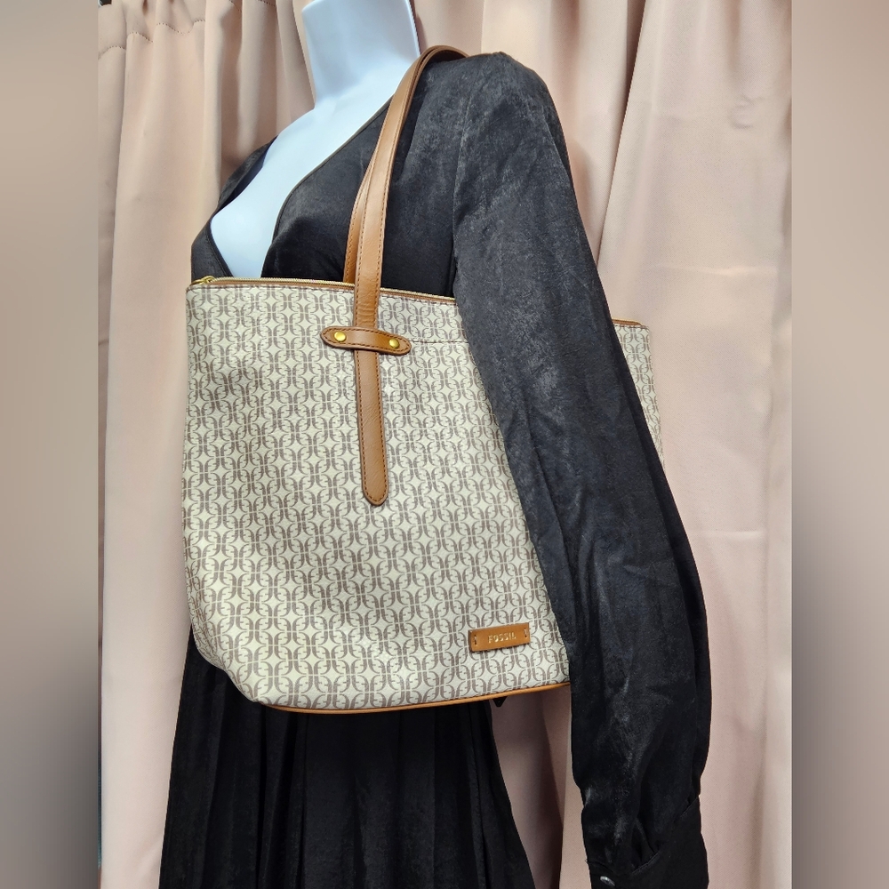 Fossil Felicity Signature Tote Handbag Taupe Tan - image 8